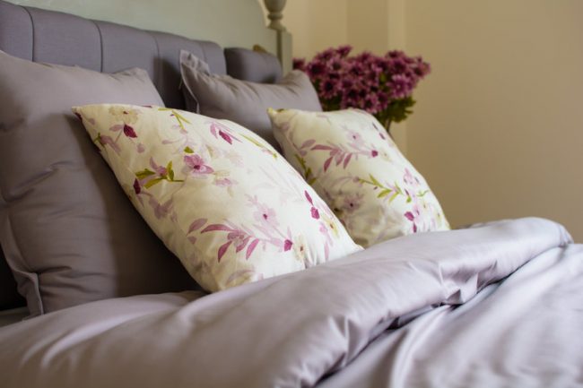 Quels sont les accessoires de lit indispensables pour un sommeil de qualité